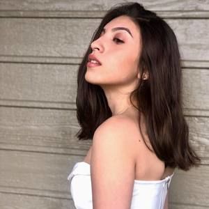 Meet your Posher, Kenia isabel